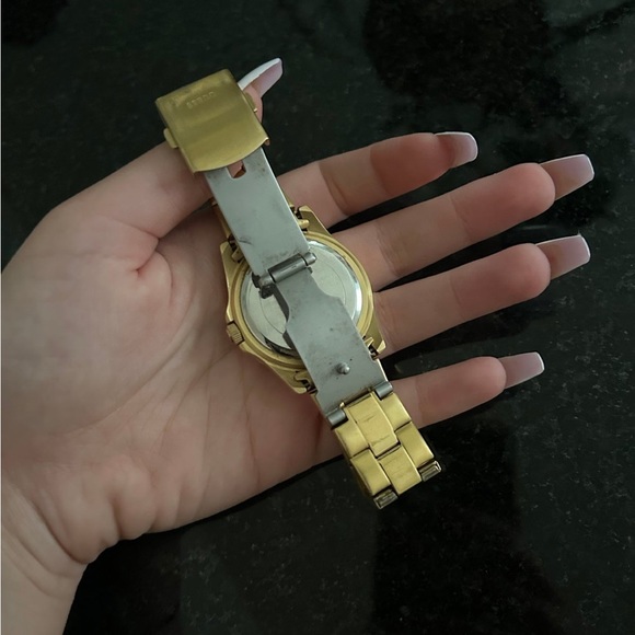 guess gold watch - Picture 2 of 5
